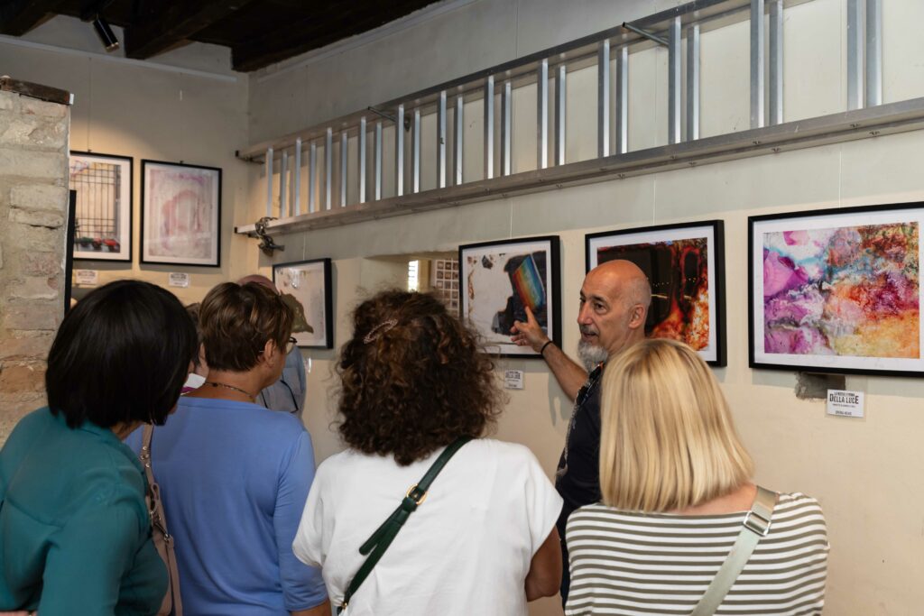 Proseguono le visite guidate con l'autore Gabriele Fiolo, della mostra La Nuova Forma della Luce alla Rocca di Dozza.