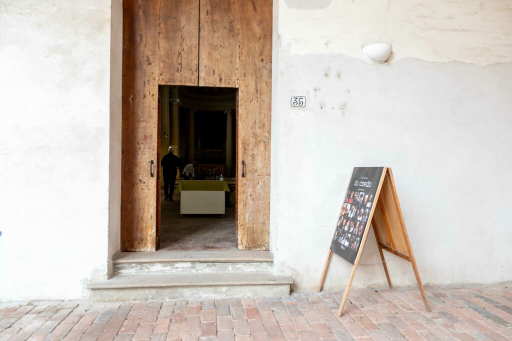 Io Credo di Mario Rebeschini, curatela di Gabriele Fiolo, inaugurata a Budrio