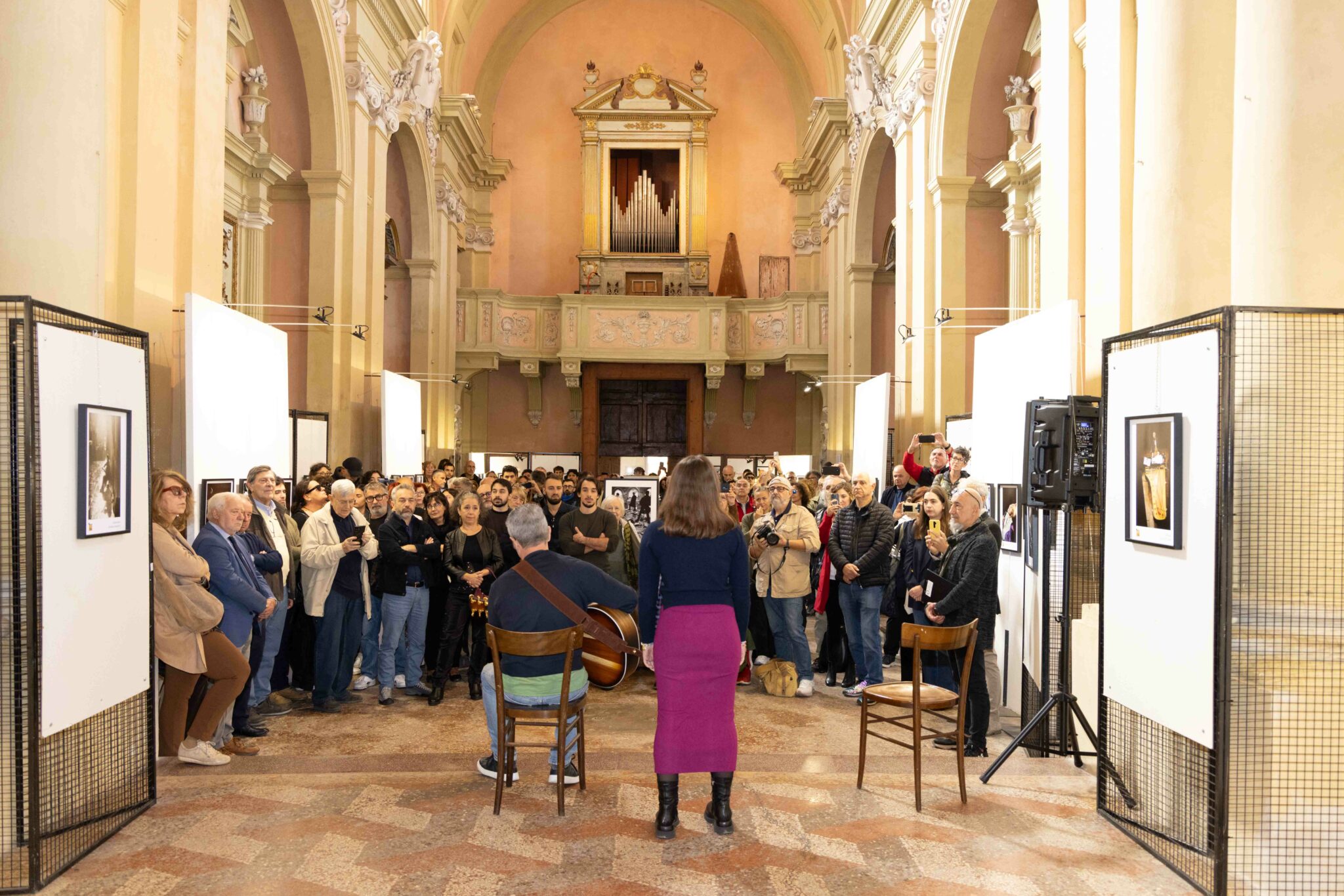 Inaugurazione di Musica [in] Foto – Immagini Sonore: note visive e memoria condivisa. In foto Let's SIng Father & Daughter" Carlo Prato e sua figlia Sofia