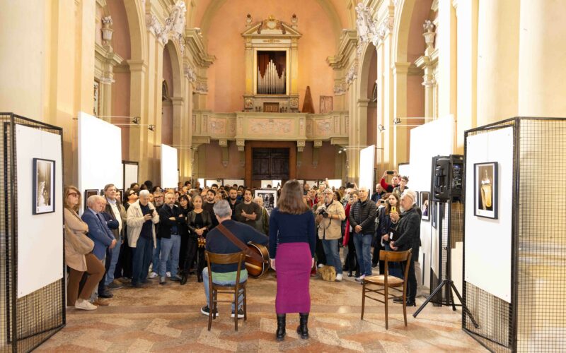 Inaugurazione di Musica [in] Foto – Immagini Sonore: note visive e memoria condivisa. In foto Let's SIng Father & Daughter" Carlo Prato e sua figlia Sofia